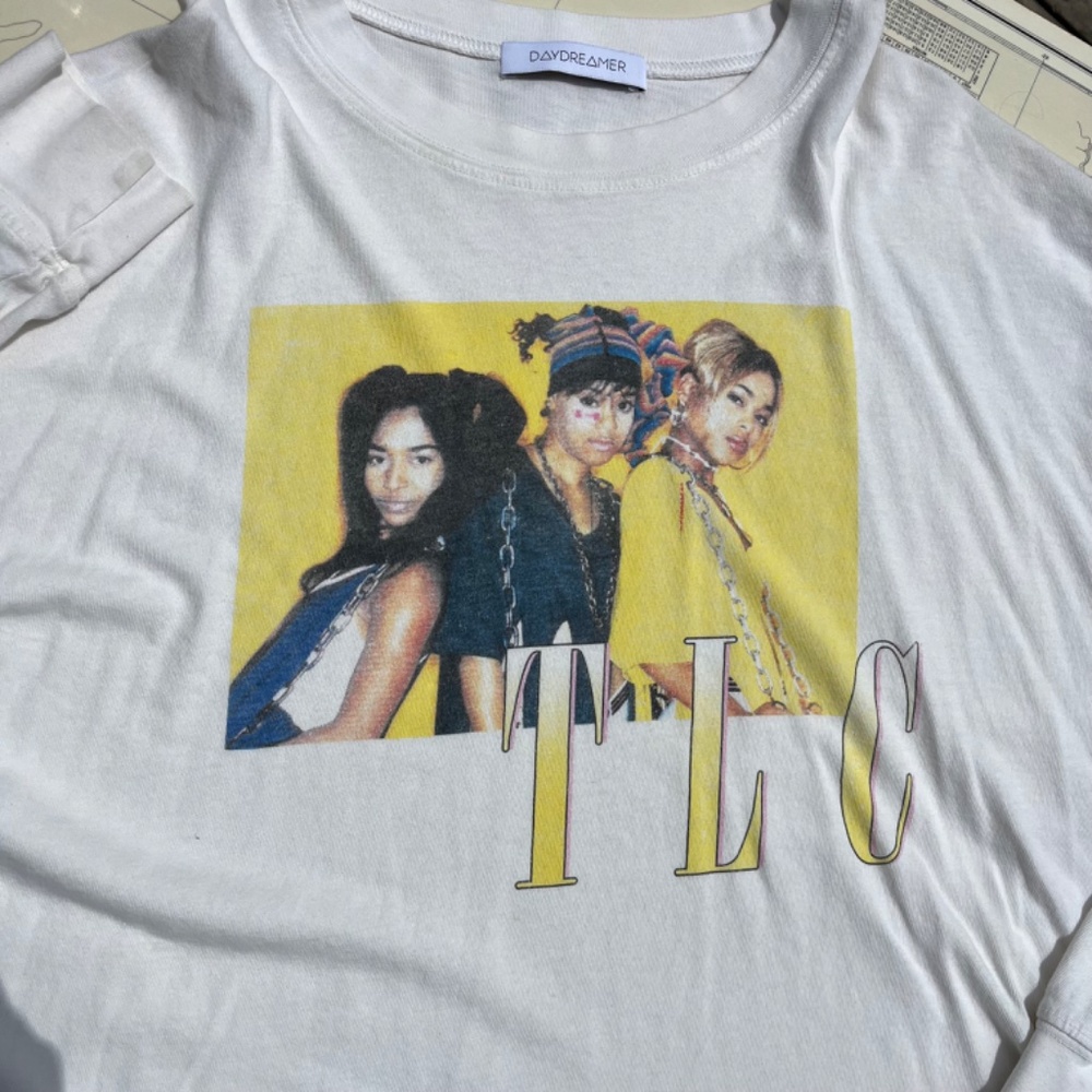 Daydreamer TLC Cropped Graphic Long Sleeve Tee - Picture 3 of 5